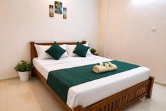 Sri Krishna Sannidhi Inn - 100m from Guruvayur Temple