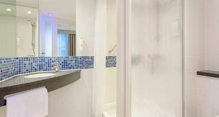 Holiday Inn Express - Edinburgh City Centre Room Type - 2 Single Standard with Free Hot Breakfast