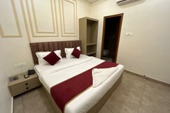 Sri Madhav-Affordable AC rooms-Near Sankat Mochan