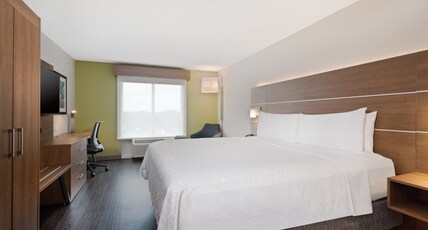 Holiday Inn Express Hotel & Suites Largo-Clearwater Room Type - 2 Queen Standard Walk in Shower