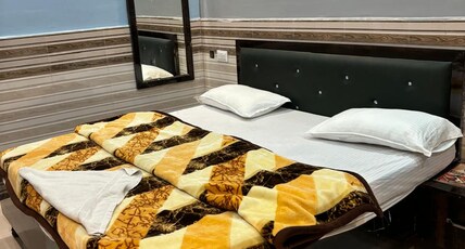 HOTEL SINGH INTERNATIONAL Room Type - Deluxe Room AC