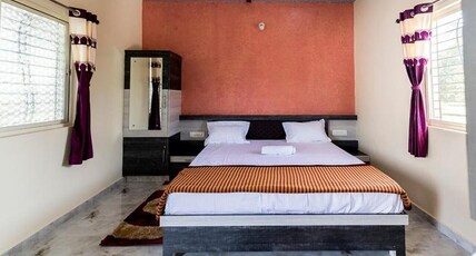 Starlight Homestay Hampi Room Type - Deluxe AC Room-2
