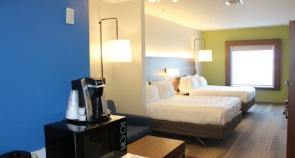 Holiday Inn Express Hotel & Suites Mansfield Room Type - 2 Queen Beds Suite Comm Access Tub