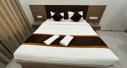 Aratrikam Guest House Room Type - Deluxe King Room