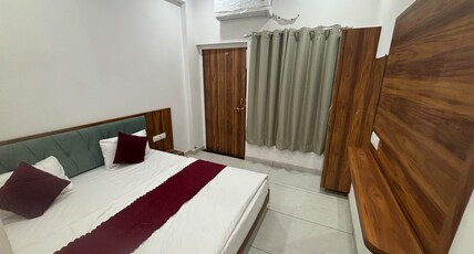 Hotel Sarweshwar Palace. Room Type - Deluxe Room