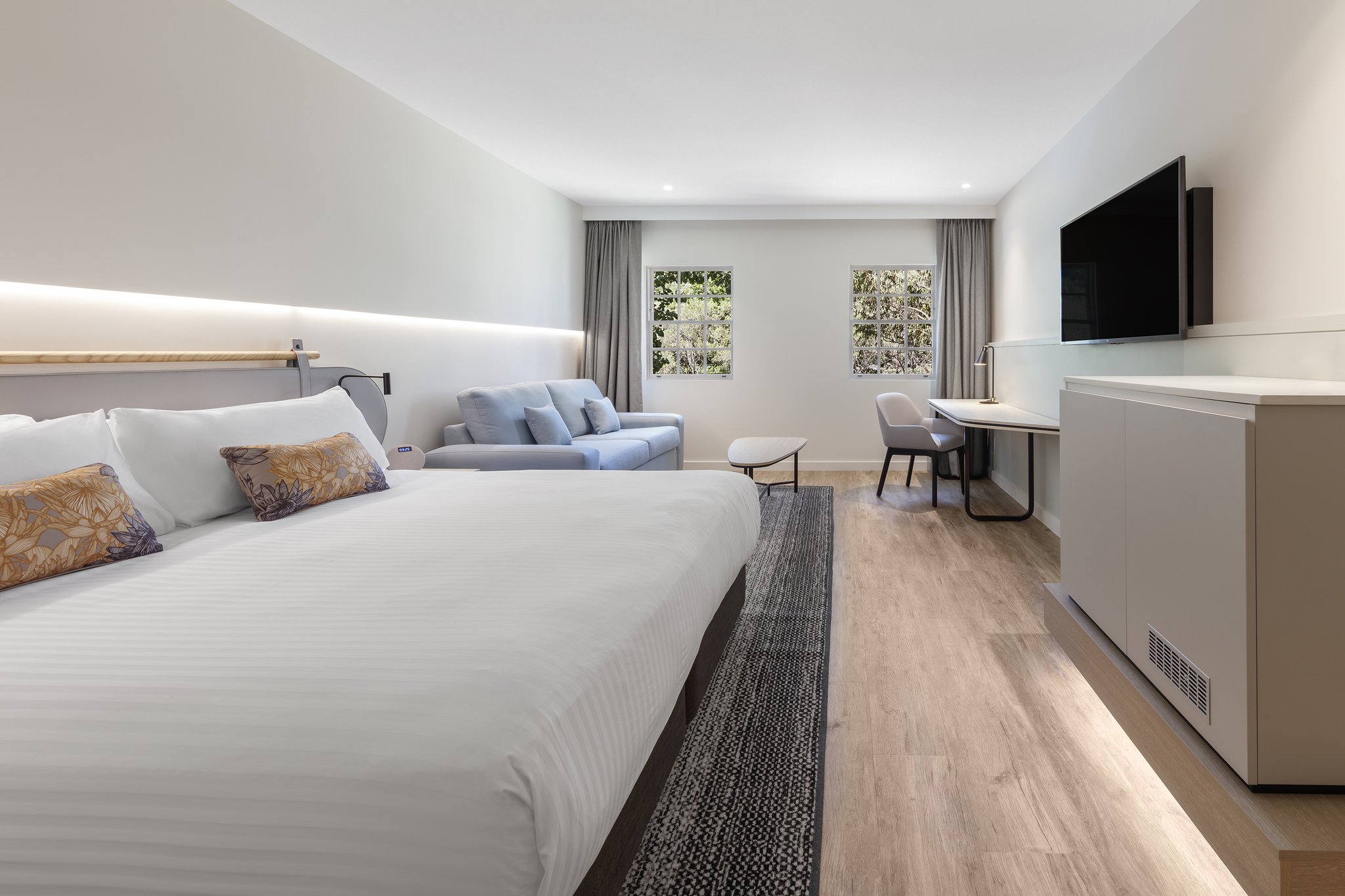 Crowne Plaza Hawkesbury Valley - Tap to explore photos