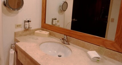 Holiday Inn MONTERREY VALLE Room Type - 2 Double Standard High Floor