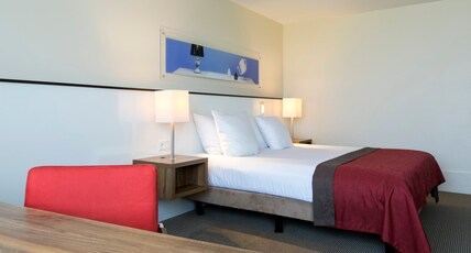 Holiday Inn EINDHOVEN Room Type - 1 King Suite Sofa Bed