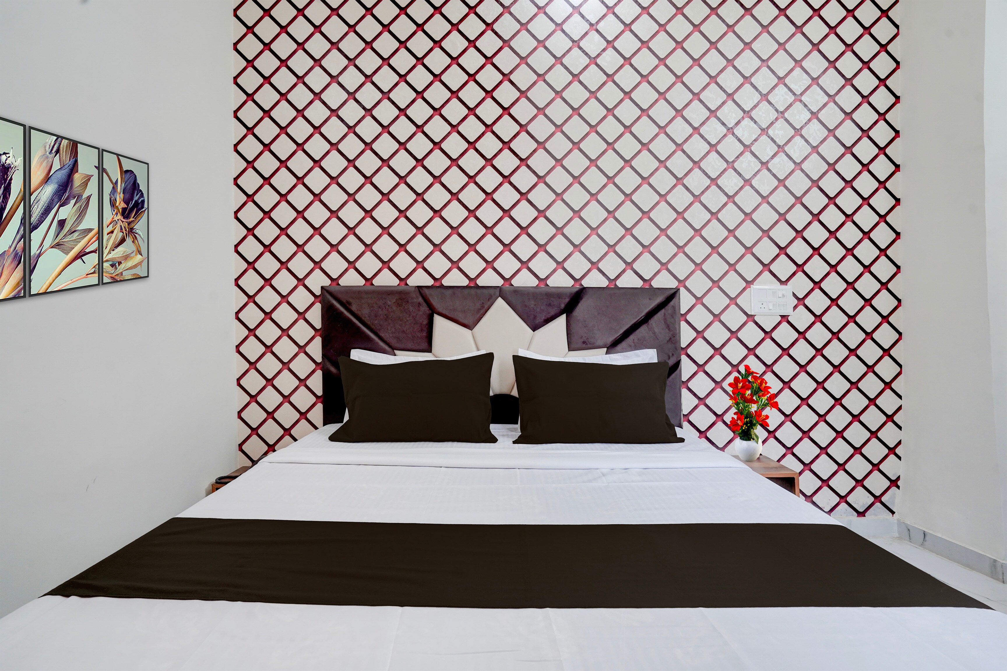 Super Hotel O by OYO ISBT Mohali Formerly Holiday Spot - Tap to explore photos