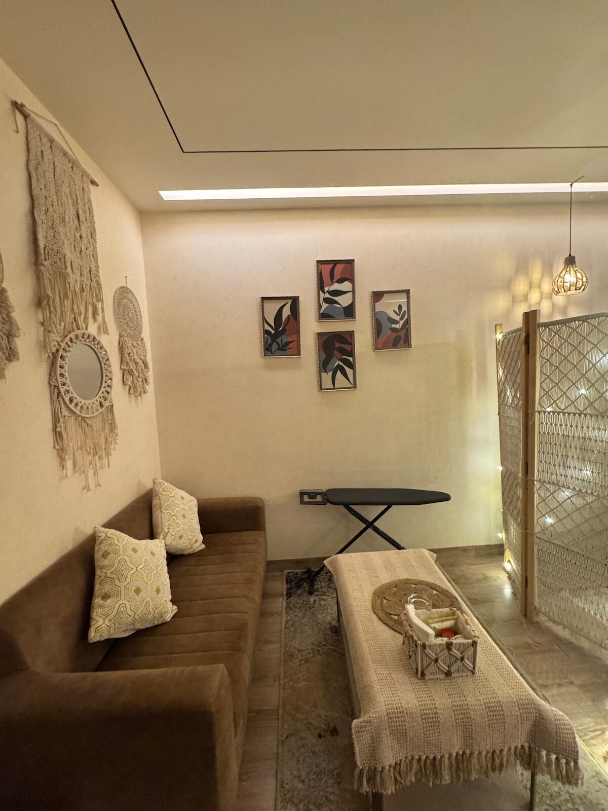 Little Nest Luxury Studio AIPL Joystreet - Tap to explore photos