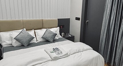 The Narendra Hotel Room Type - SUPER DELUXE ROOM