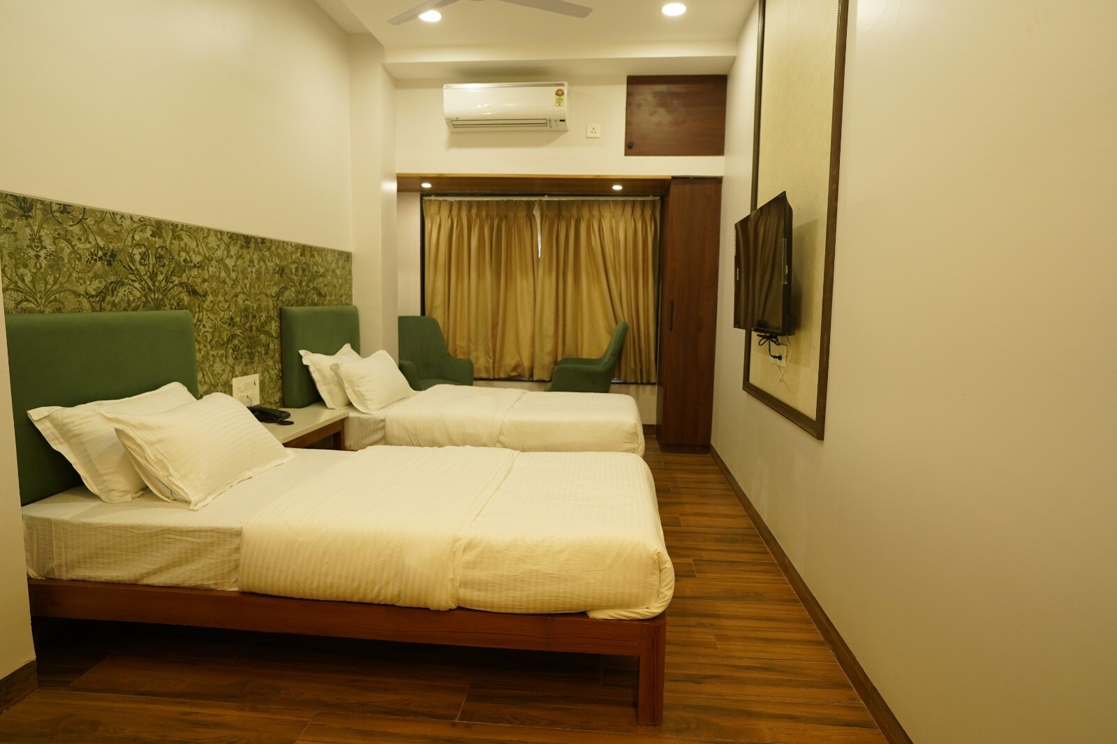 Hotel Vrindavan - Tap to explore photos