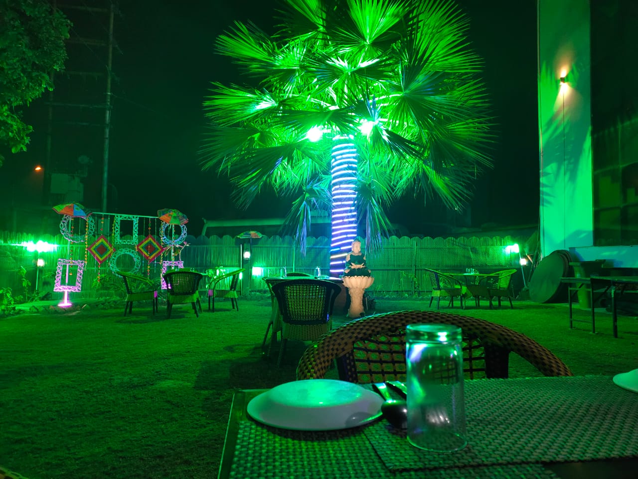 Blue Bell Hotel - 300 m from India Expo Mart - Tap to explore photos