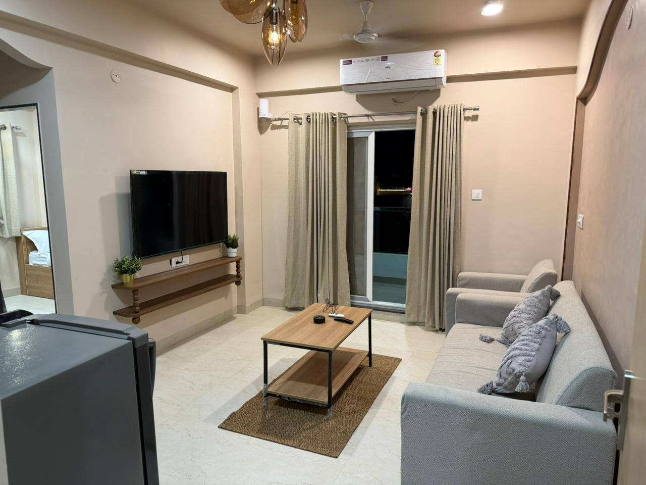 Party Friendly Premium 1bhk Apt nr Phoenix Mall - Tap to explore photos