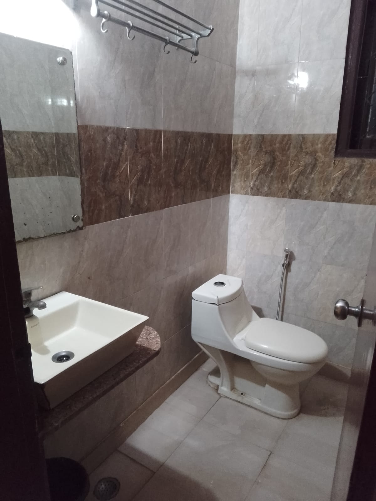 Hotel Silver Shine, Delhi - Tap to explore photos