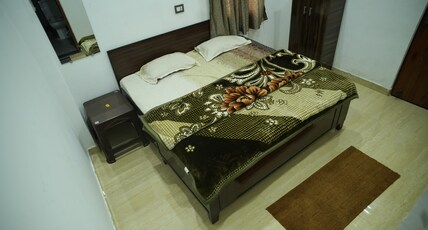 SRINIVASA HOMESTAY ISBT RISHIKESH Room Type - Bedroom 102 (NON AC )