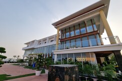 Vbrance - Luxury Boutique Hotel Near Niladri Beach