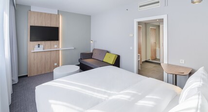 Holiday Inn Express Dresden Zentrum, an IHG Hotel Room Type - 2 Bedroom Suite