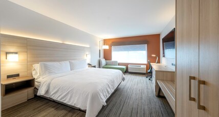 Holiday Inn Express & Suites - Staunton Room Type - 1 King Bed Standard Comm Accessible
