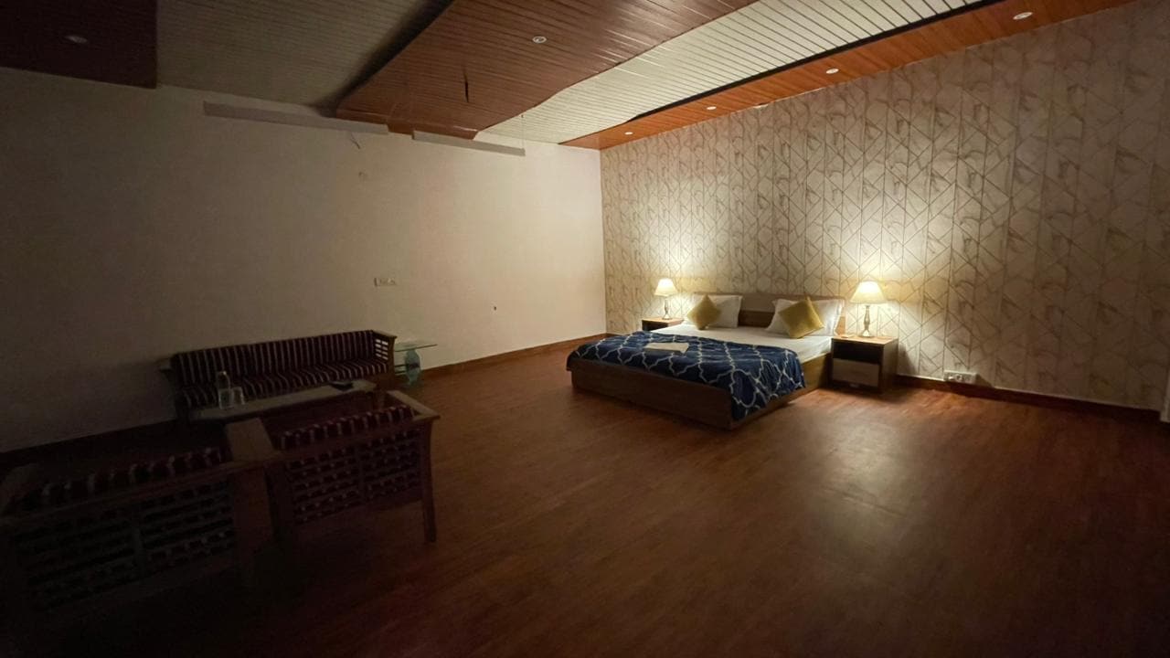 Embassy Suites - Chankya puri - Tap to explore photos