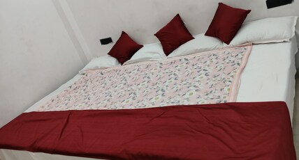 Karunanidhan palace Room Type - Luxury AC FAMILY ROOM 5