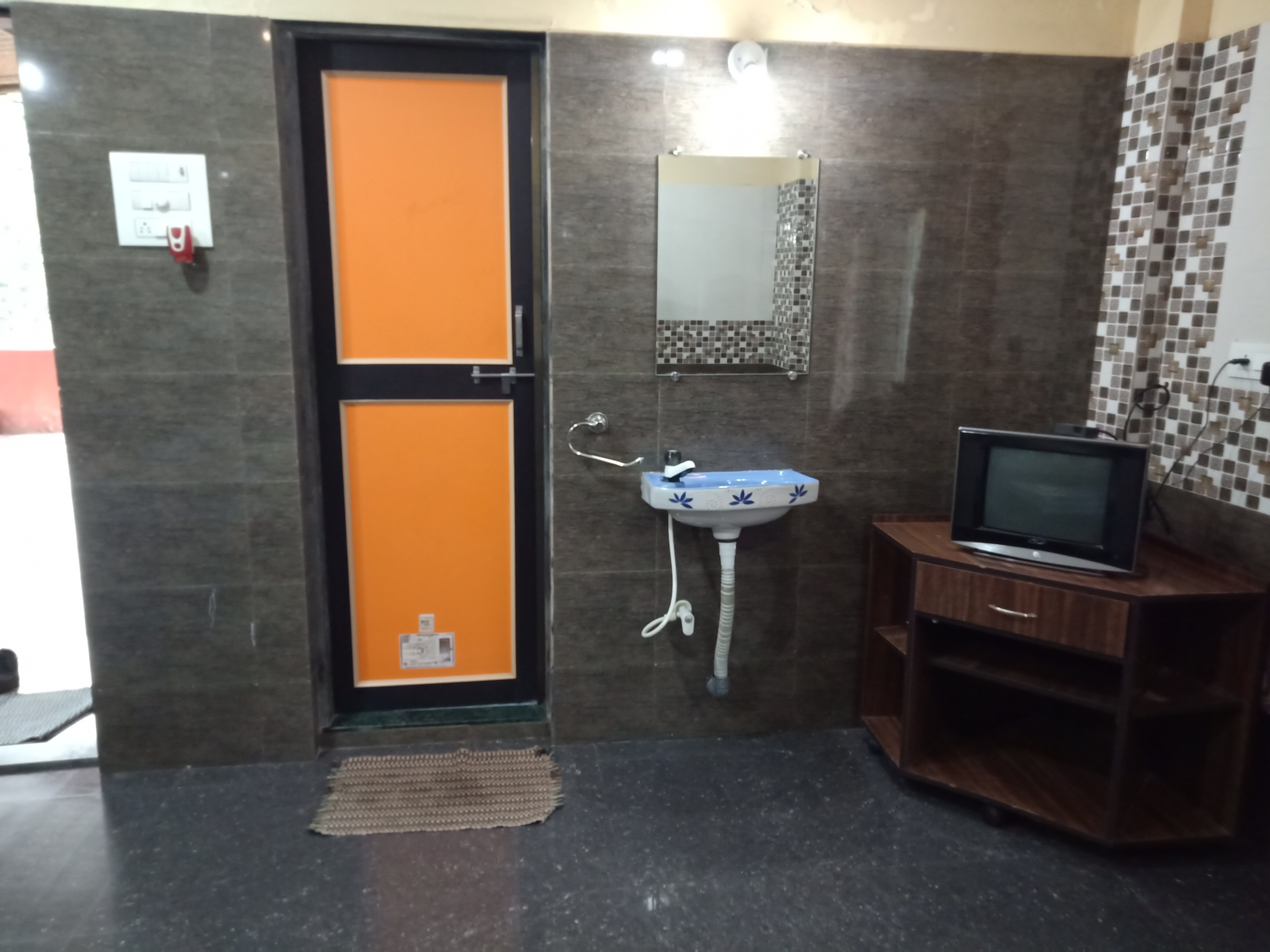 Mulekar Residency Homestay | Rooms & Kitchen - Tap to explore photos