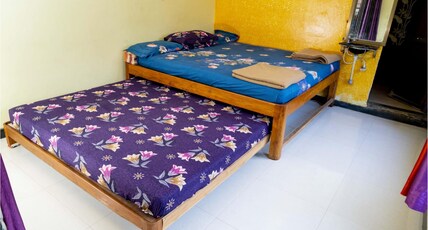 Mahesh Lunch Home, Vaidehi Cottage. Room Type - Family Room Double Bed
