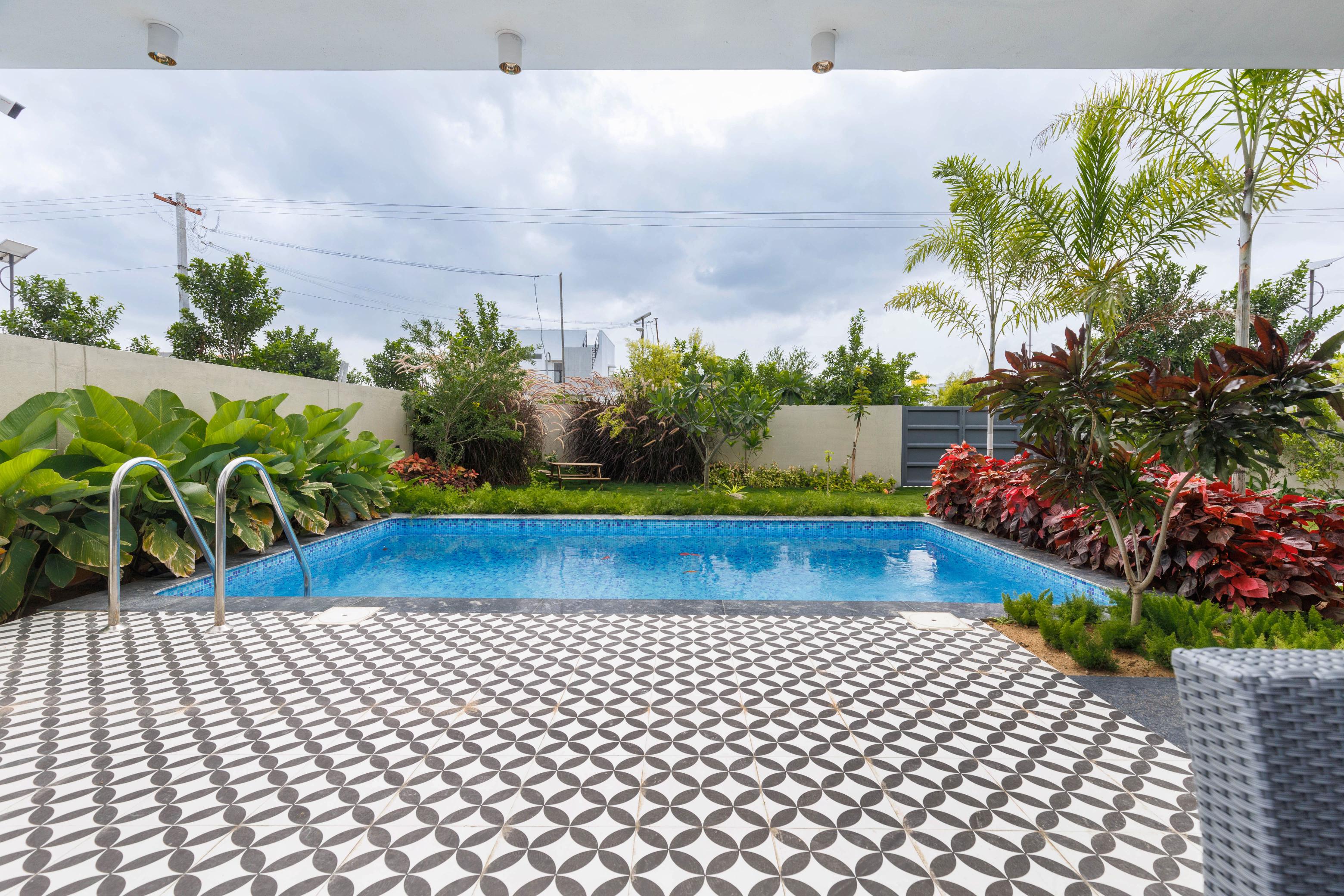 The Garden Stay by StayJade | Private Pool | Huge Lawn | Bangalore-Chennai NH - Tap to explore photos