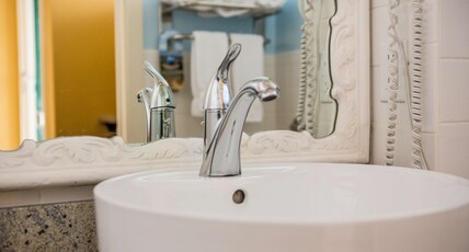 Best Western Plus Yacht Harbor Inn Room Type - 2 Queen Beds, Non-Smoking, 37 Inch Lcd Television, Balcony, Shower Only, High Speed Internet Access,