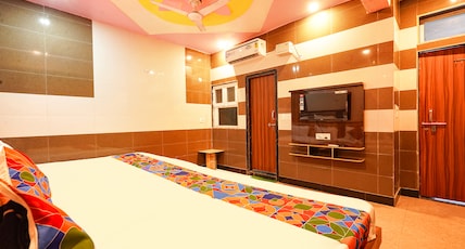 FabHotel Shri Bhagat Ji Sewa Dham - 250m from prem mandir Room Type - Family Room