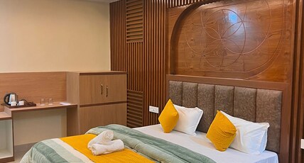 Hotel Radha Vallabh Room Type - Premium Room With Balcony