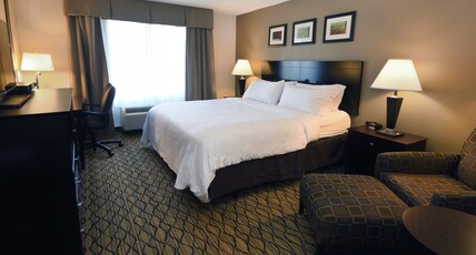 Holiday Inn Express & Suites MILFORD Room Type - 1 King Standard
