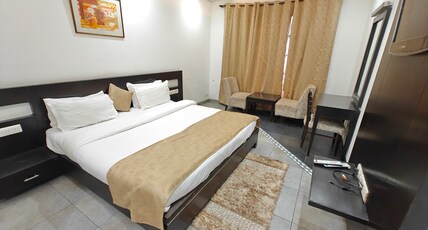 Raunak Room Type - Deluxe with Balcony