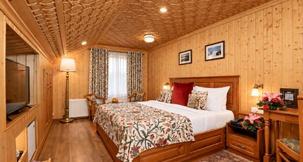 Shaw Inn by Stay Pattern - Gulmarg Room Type - Premier Room