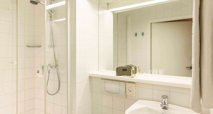Ibis Hotel Wien Messe Room Type - Room for guests with special needs with 1 double bed, new sleeping comfort concept