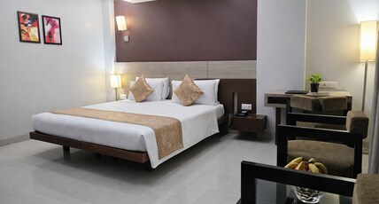 HOTEL DAAYSCO OLEY ALLO Room Type - Corporate Suite with Bath Tub and Work Desk