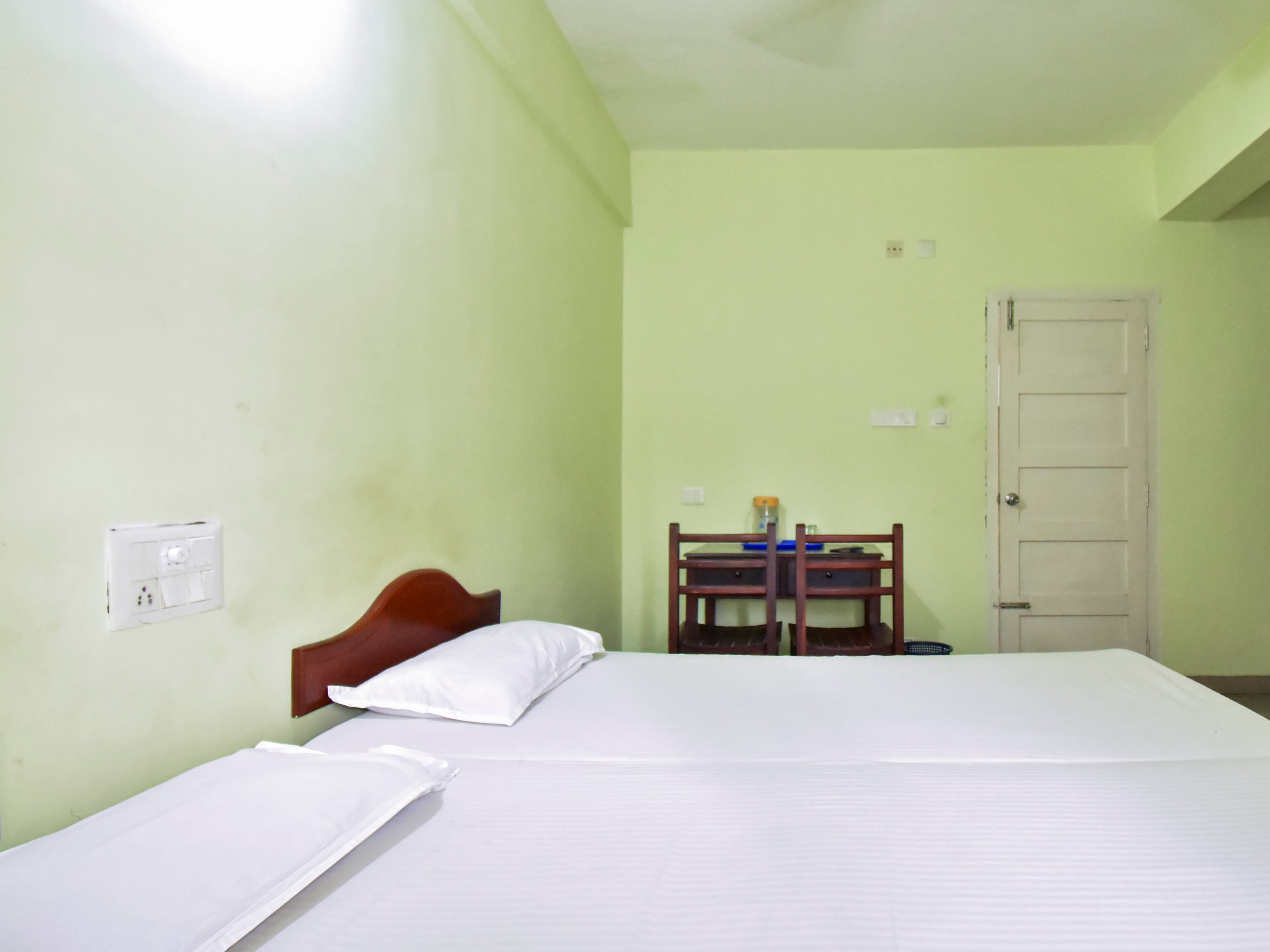 YMCA INTERNATIONAL YOUTH CENTRE, PALARIVATTOM, COCHIN - Tap to explore photos