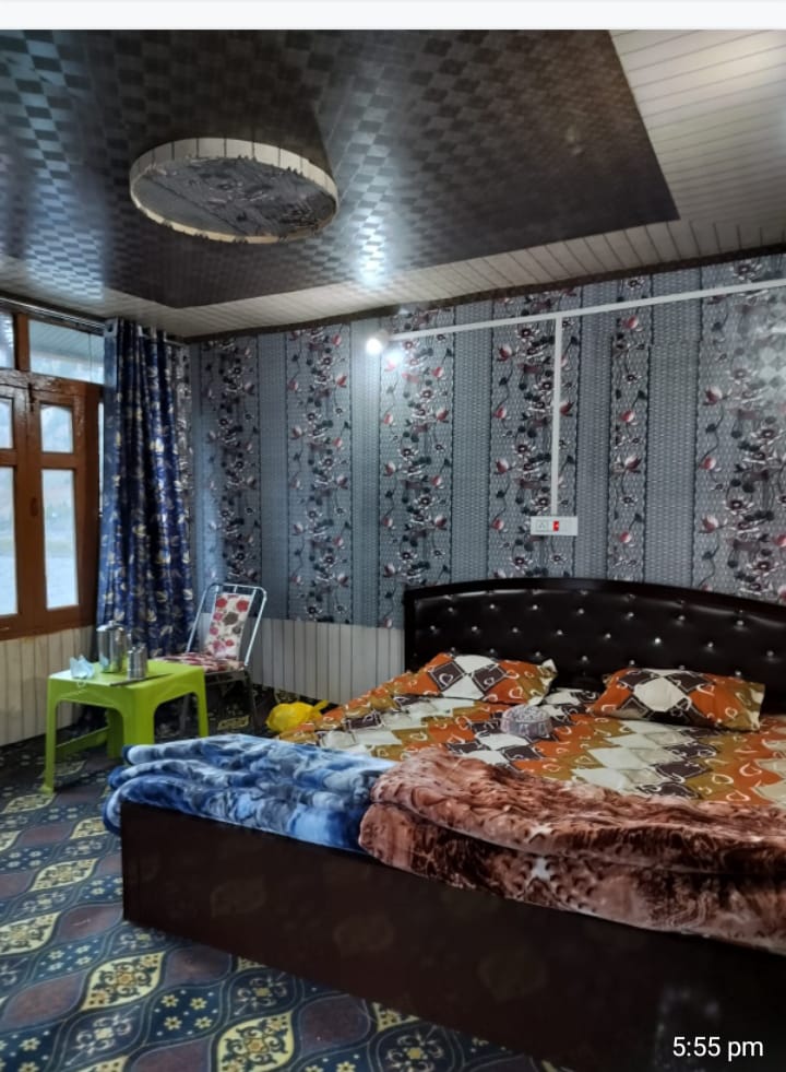 Tajamul Assad Guest House - Tap to explore photos