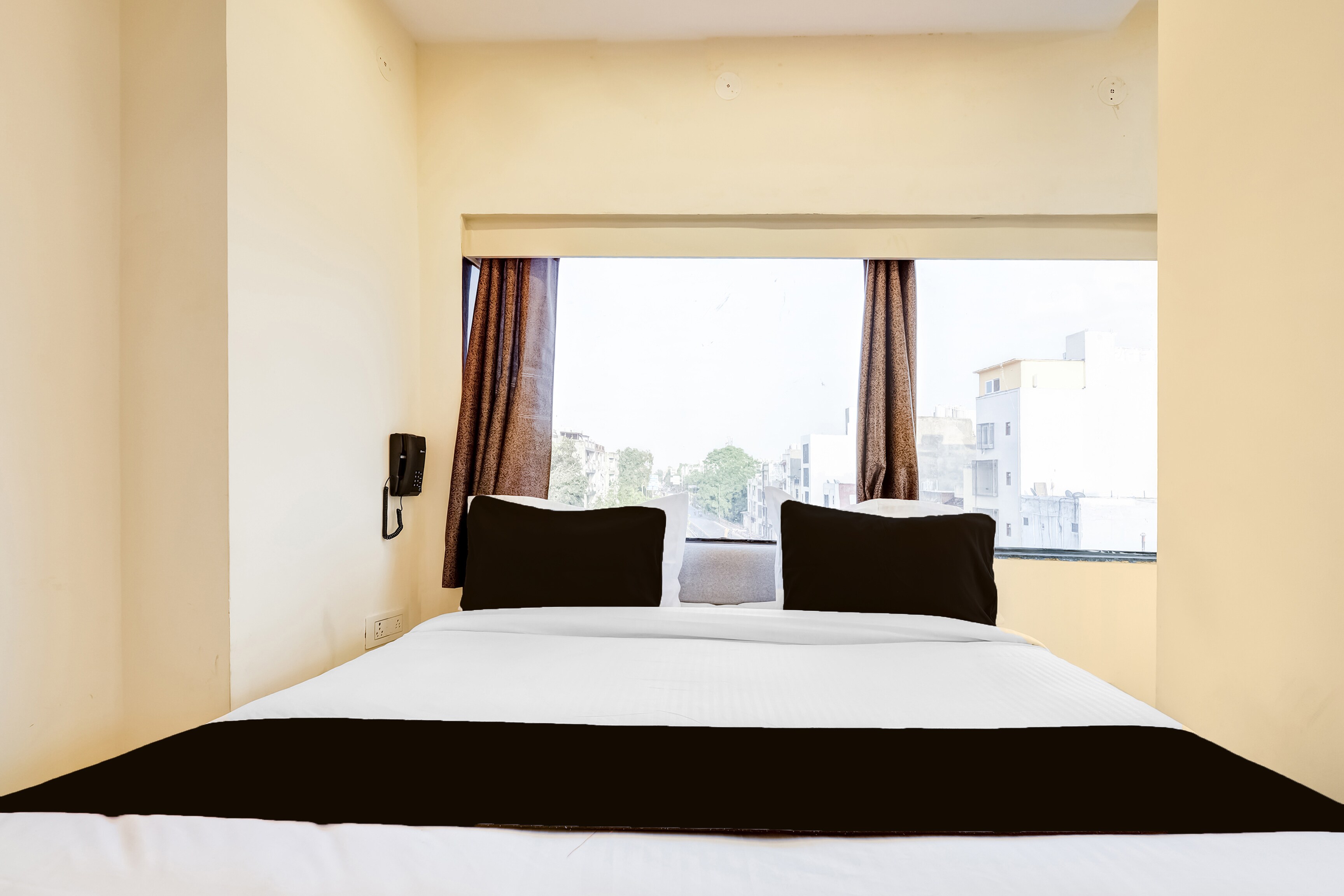 Hotel O Roux residency - Tap to explore photos