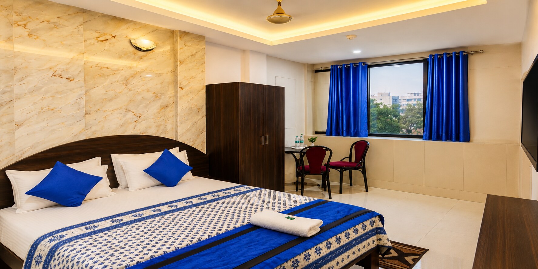 Hotel Abhinav - Tap to explore photos
