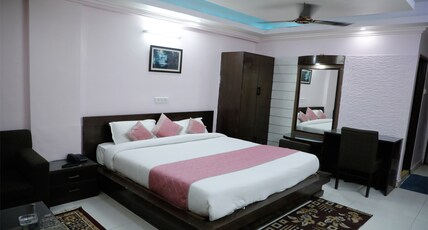 Mayfair inn - A Business Hotel Room Type - Luxury room