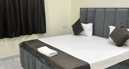 NARAYANA STAY Room Type - Deluxe Room