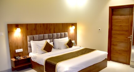 Hotel Aarna - Jagatpura Room Type - Family Suite Room