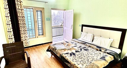 HOTEL SALOONI HILLS Room Type - Deluxe Room with Snowy Hills View King Bed