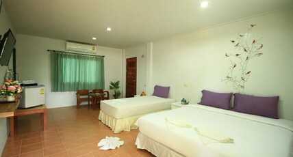J Holiday Inn Room Type - Deluxe Triple Room J Holiday Inn Room Type - Deluxe Triple Room