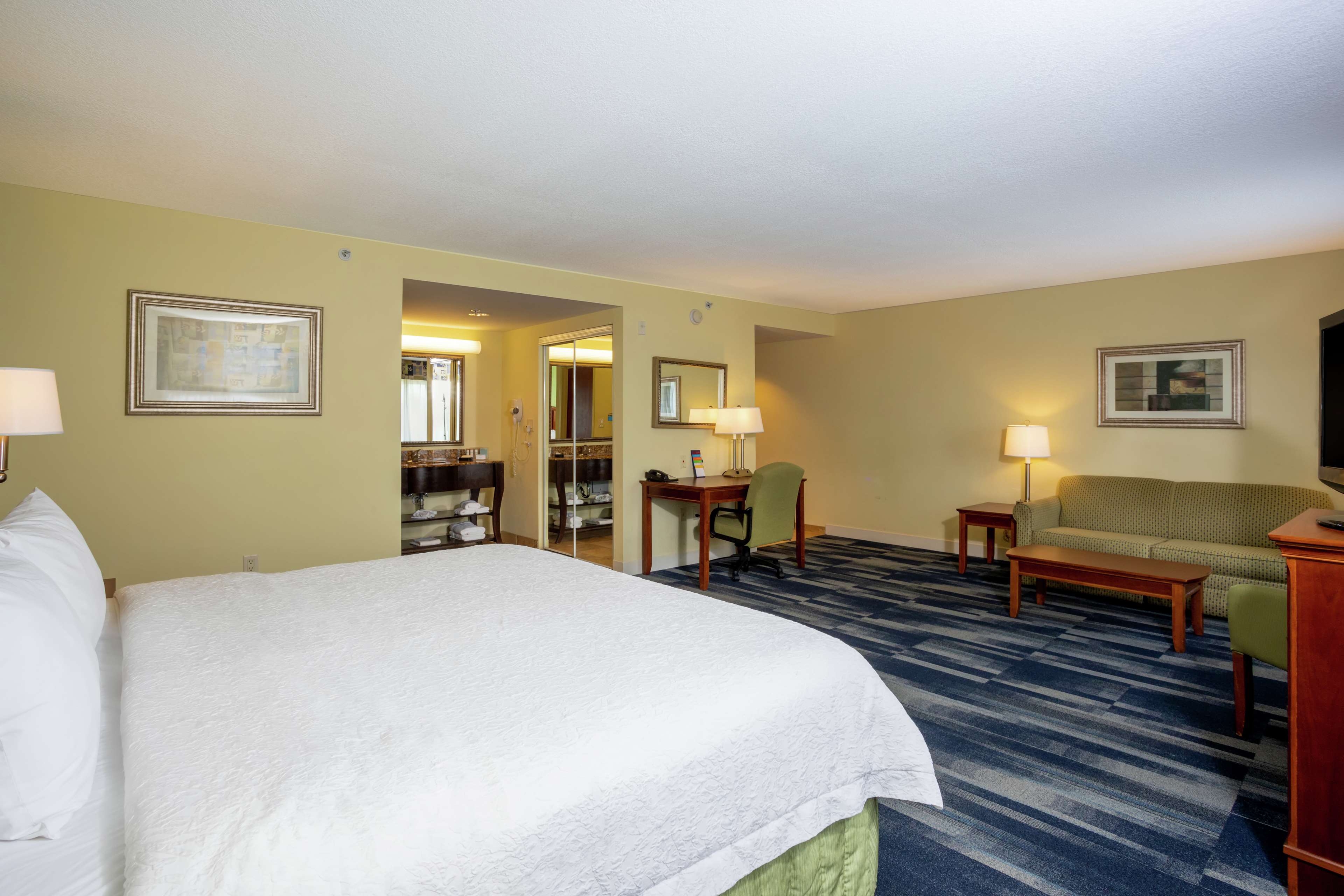 Hampton Inn & Suites Ft. Pierce - Tap to explore photos
