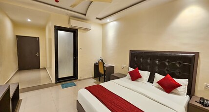 Hotel BKC Inn Near Trade Centre, Visa Consulate Room Type - Deluxe Double  Room