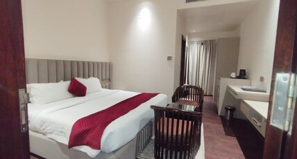UNA Smart Radiant Plaza Room Type - Deluxe Room