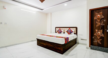FabHotel Royal Garuda Palace Room Type - Deluxe Room