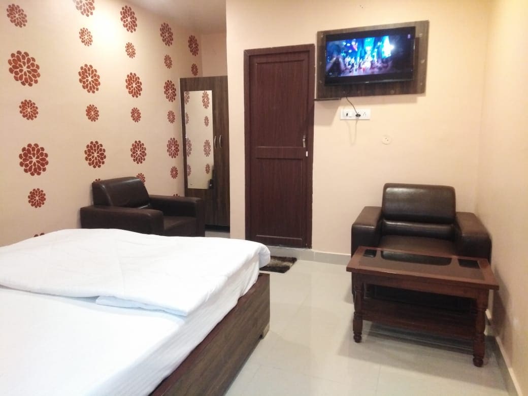 Hotel Rajshree international - Tap to explore photos